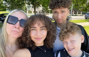 Image - Bailey Bass in a family photo with her mom, Alesya Ignatieva, younger brother, Elijah, and half-younger brother, Mikey. 