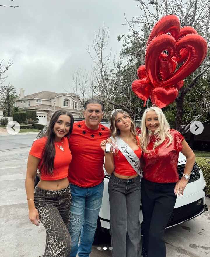 Image - Ayiah Soufi in a family photo with her sister, Ellie, and parents, Sharon and Wassef Soufi. 